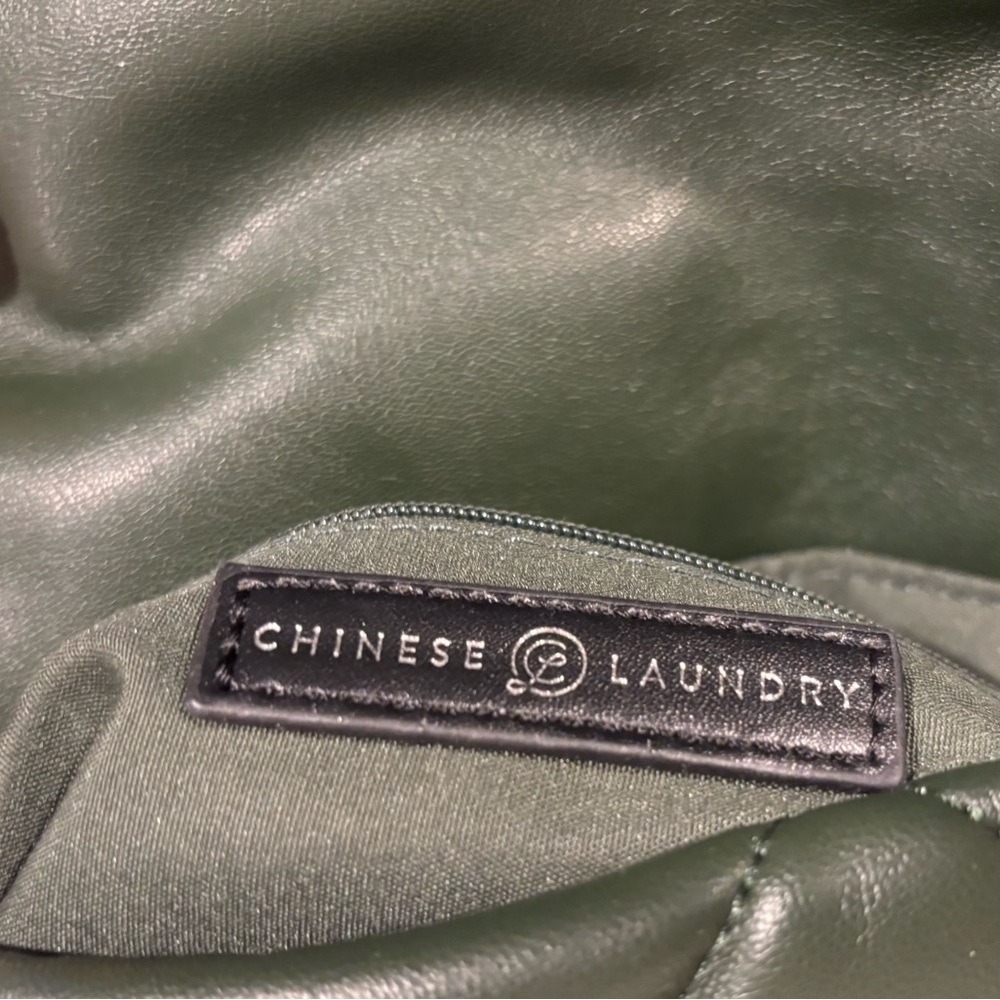 Chinese Laundry Quilted Handbag w/ removable & adjustable crossbody/hand strap - Picture 3 of 5